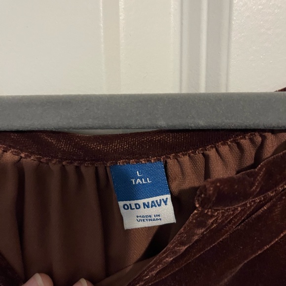 Old Navy Puff-Sleeve Velvet Mini Shift Dress - Picture 3 of 3